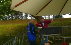 P1020652 Espace grillade SicotM et PetitA.JPG